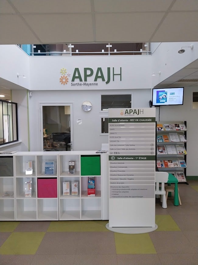 Signalétique intérieure et extérieure pour l'APAJH Sarthe Mayenne