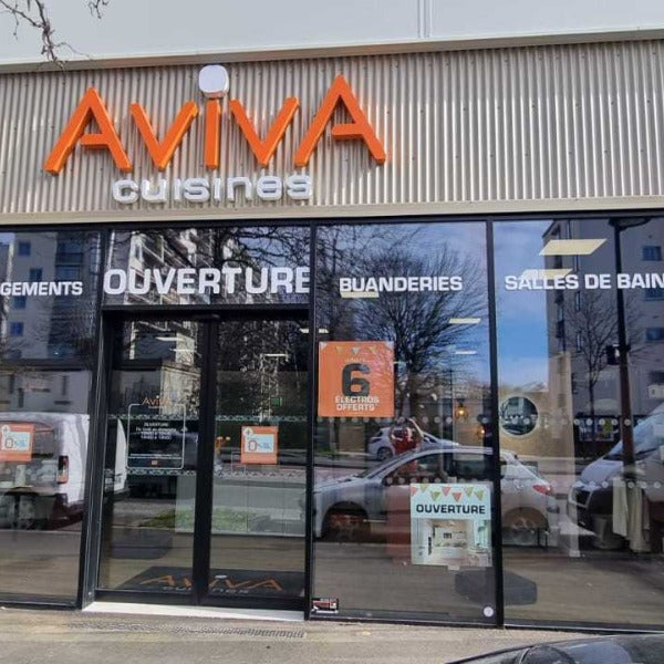 AVIVA Cuisines s’installe à Fresnes avec des enseignes lumineuses sur-mesure