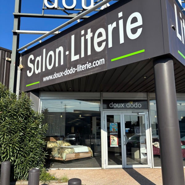 Nouveau lettrage adhésif pour une enseigne rafraîchie à Orange