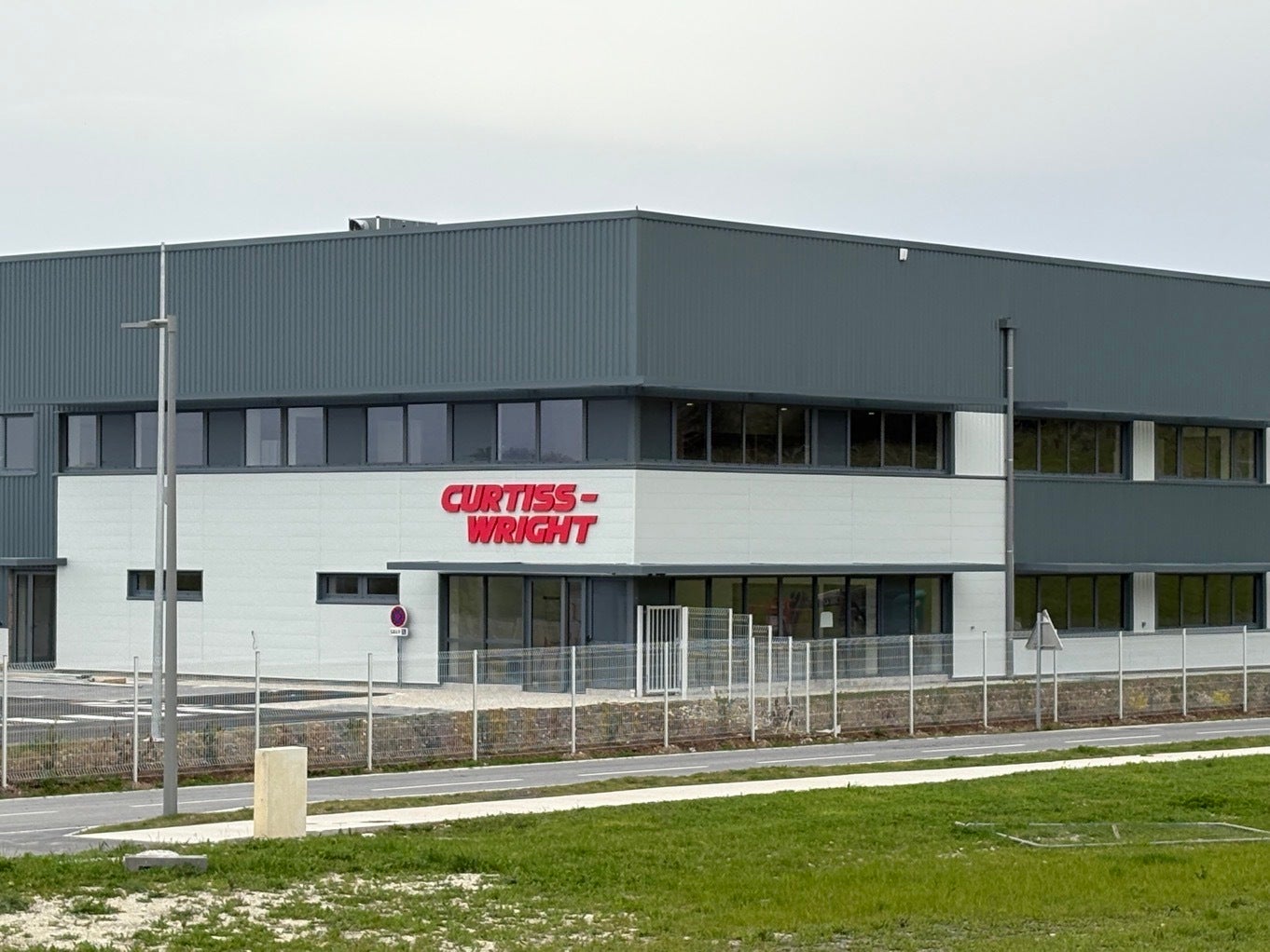 enseigne en lettres boîtiers