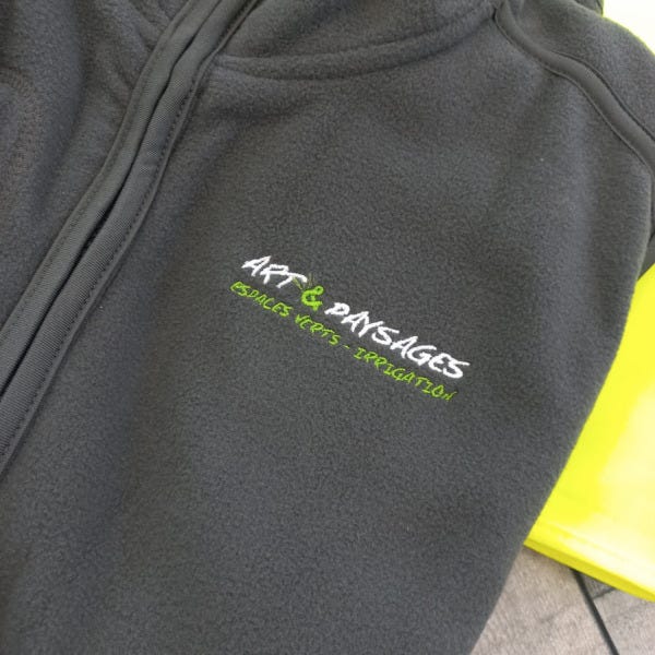 flocage-et-broderie-textile-sur-mesure-signarama-saint-laurent-du-var