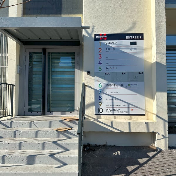 PLATEFORME 14 - Panneau aluminium + lettrage adhésif polymère laminé mat