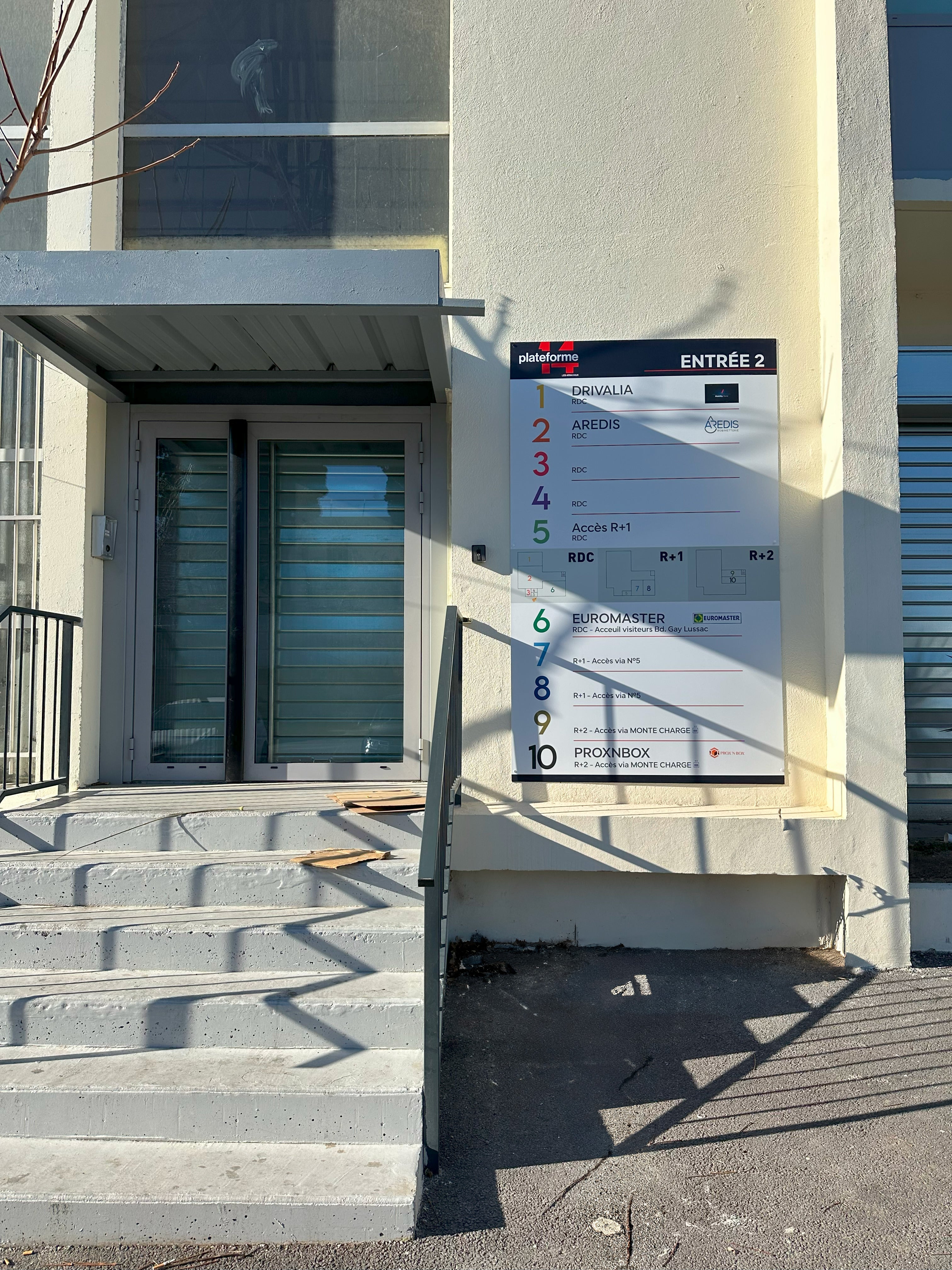 PLATEFORME 14 - Panneau aluminium + lettrage adhésif polymère laminé mat