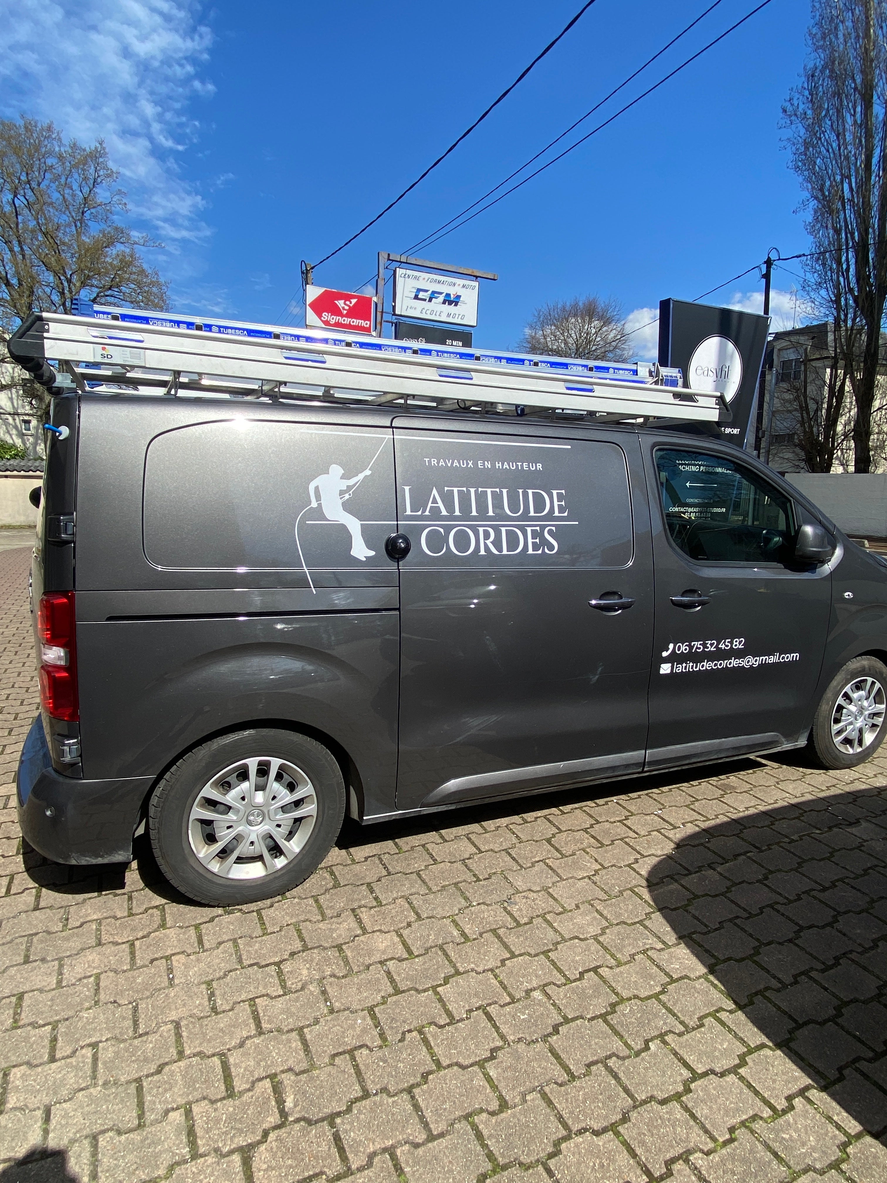 Flocage au top, d'un utilitaire, pour Latitude Cordes à Villemoisson-sur-Orge - Signarama Val d'Orge