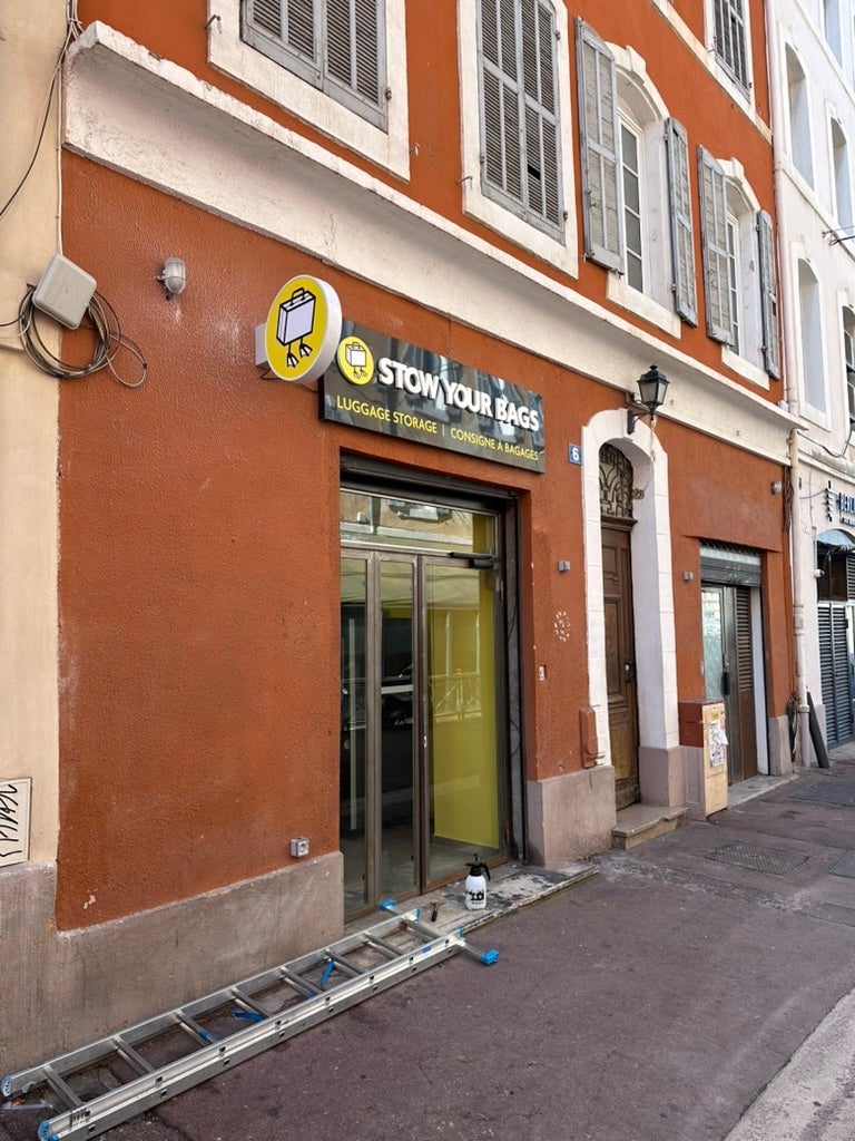 STOW YOUR BAGS - Enseigne lumineuse Stow Your Bags – Marseille