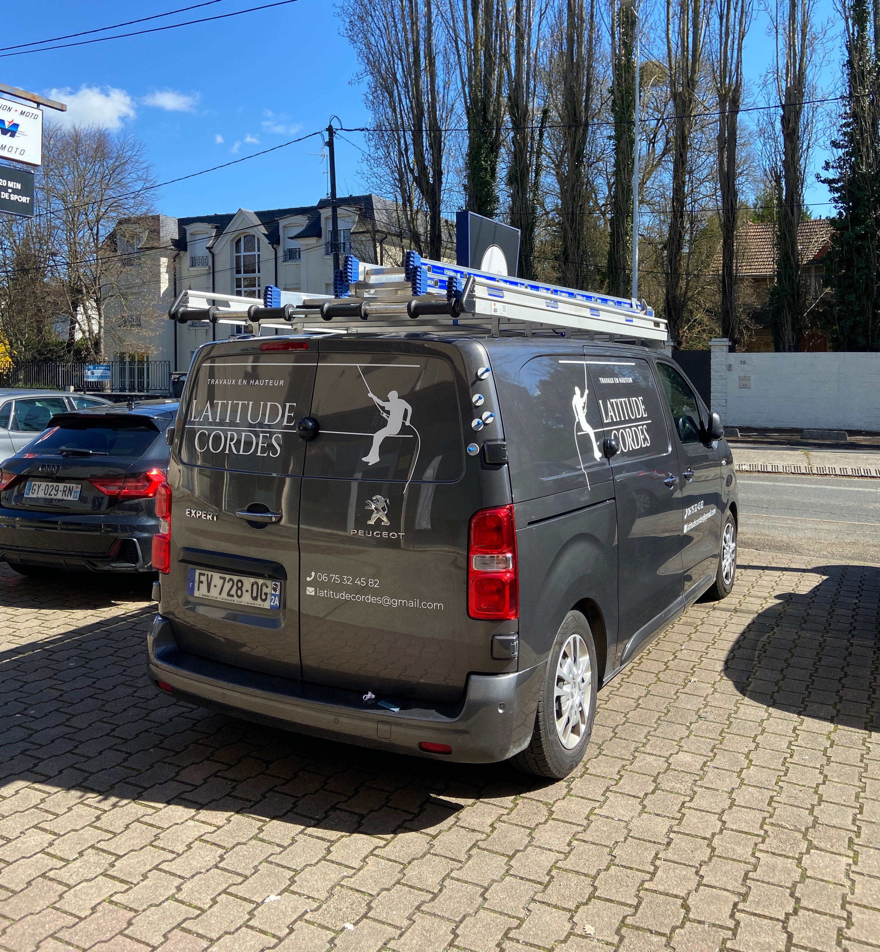 Flocage au top, d'un utilitaire, pour Latitude Cordes à Villemoisson-sur-Orge - Signarama Val d'Orge