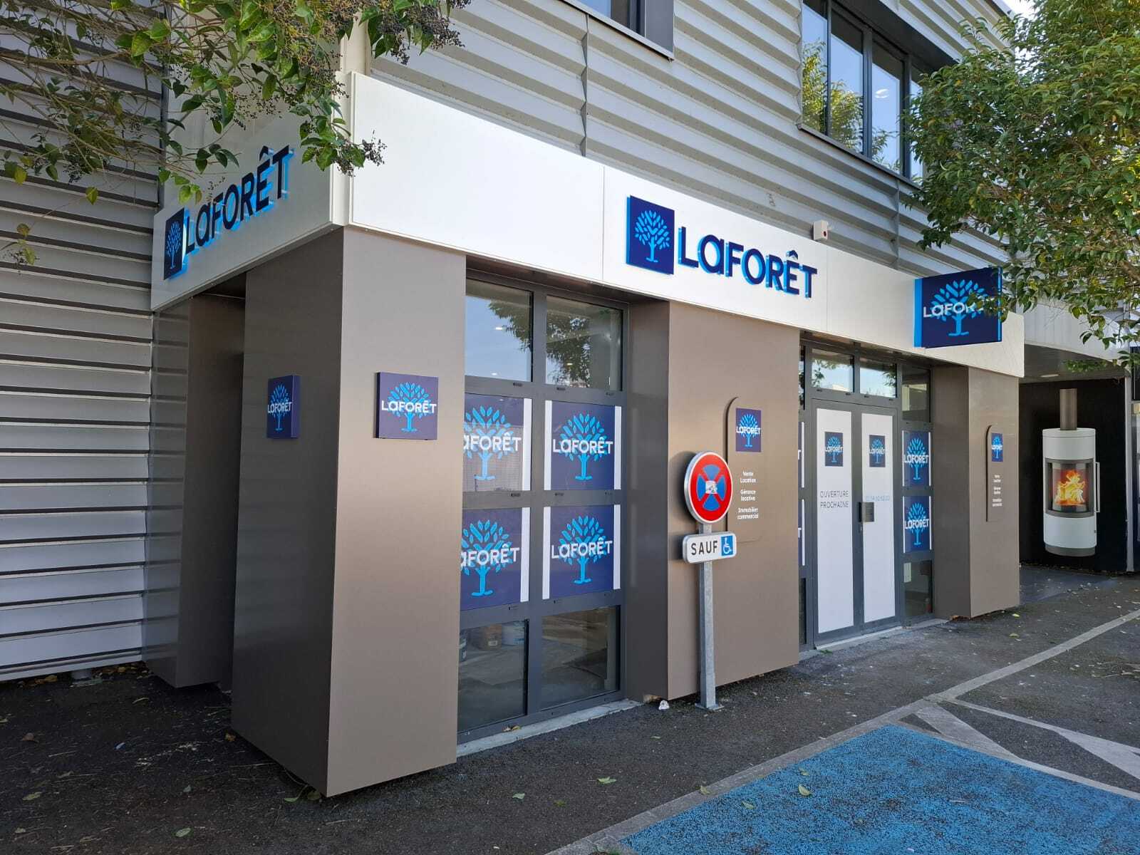 HABILLAGE FACADE CHAMBOURCY
