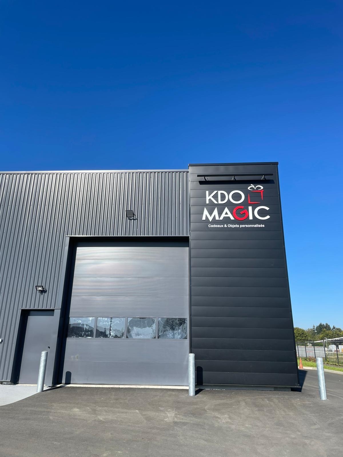 Conception et pose de 2 enseignes pour Kdo Magic, situé à Sargé-Lès-Le-Mans