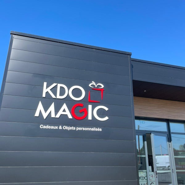 Conception et pose de 2 enseignes pour Kdo Magic, situé à Sargé-Lès-Le-Mans