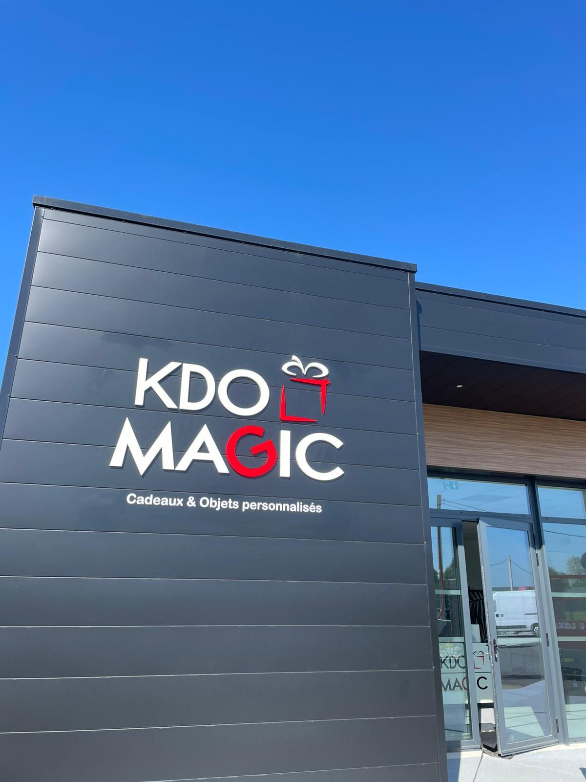 Conception et pose de 2 enseignes pour Kdo Magic, situé à Sargé-Lès-Le-Mans