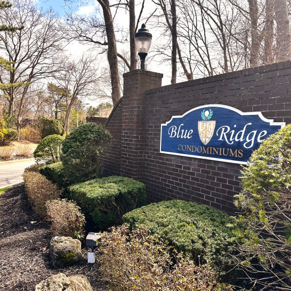 Smart Design Meets Curb Appeal: Custom Wayfinding Signs for Gated Communities