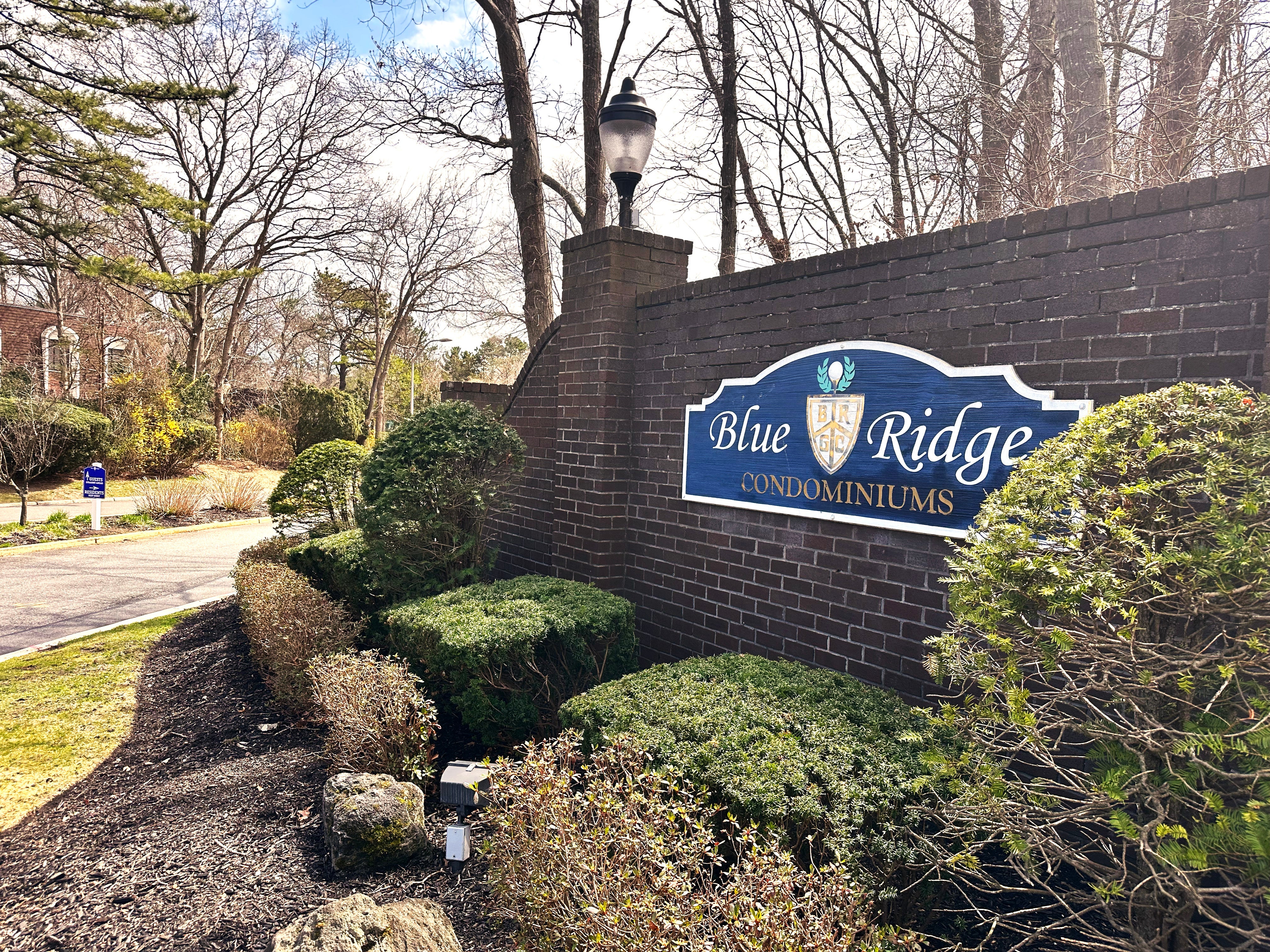Smart Design Meets Curb Appeal: Custom Wayfinding Signs for Gated Communities