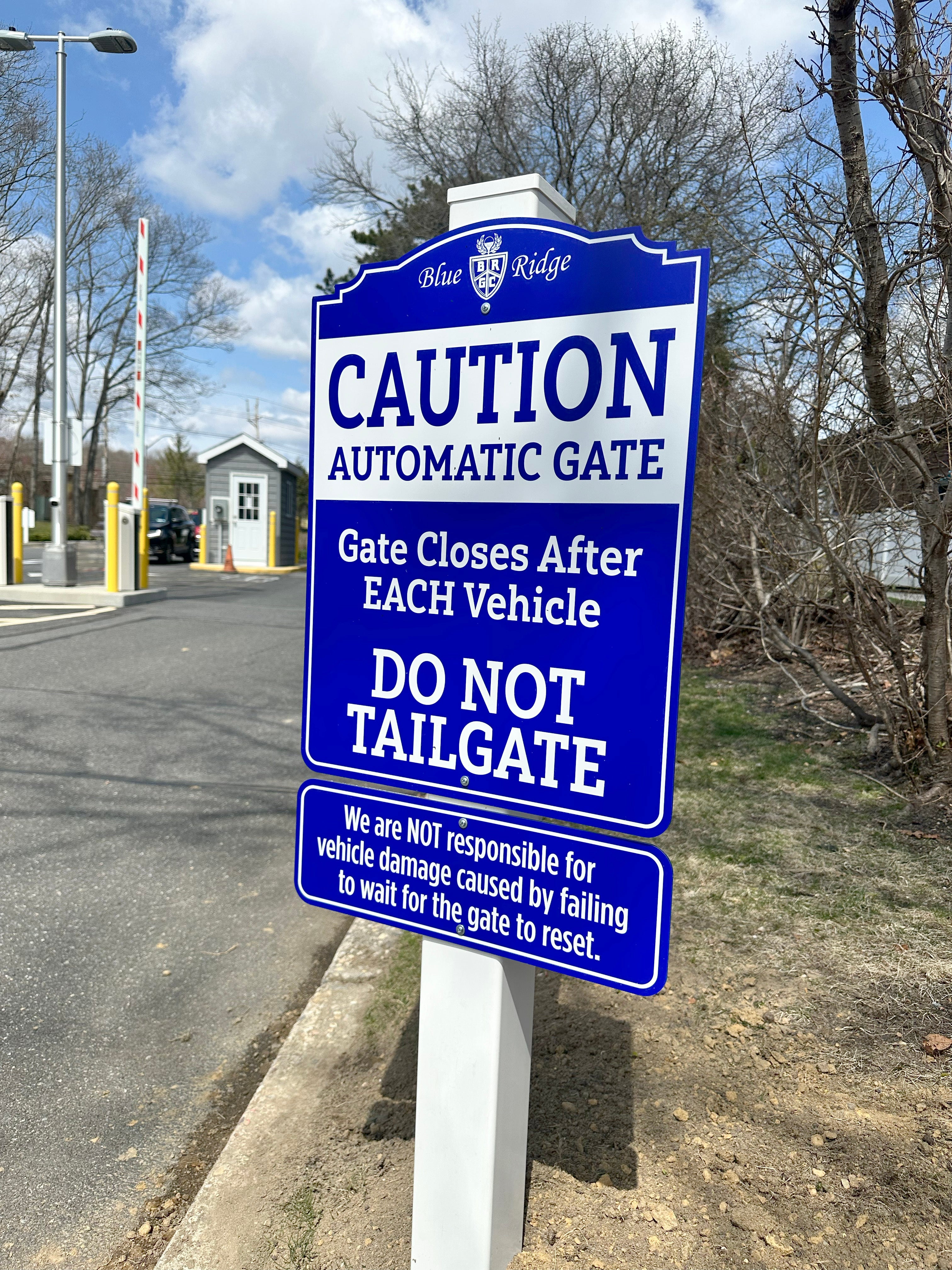 Smart Design Meets Curb Appeal: Custom Wayfinding Signs for Gated Communities