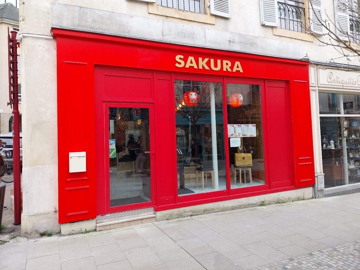 Conception et Pose de deux enseignes pour Sakura, nouveau restaurant japonais installé sur Le Mans