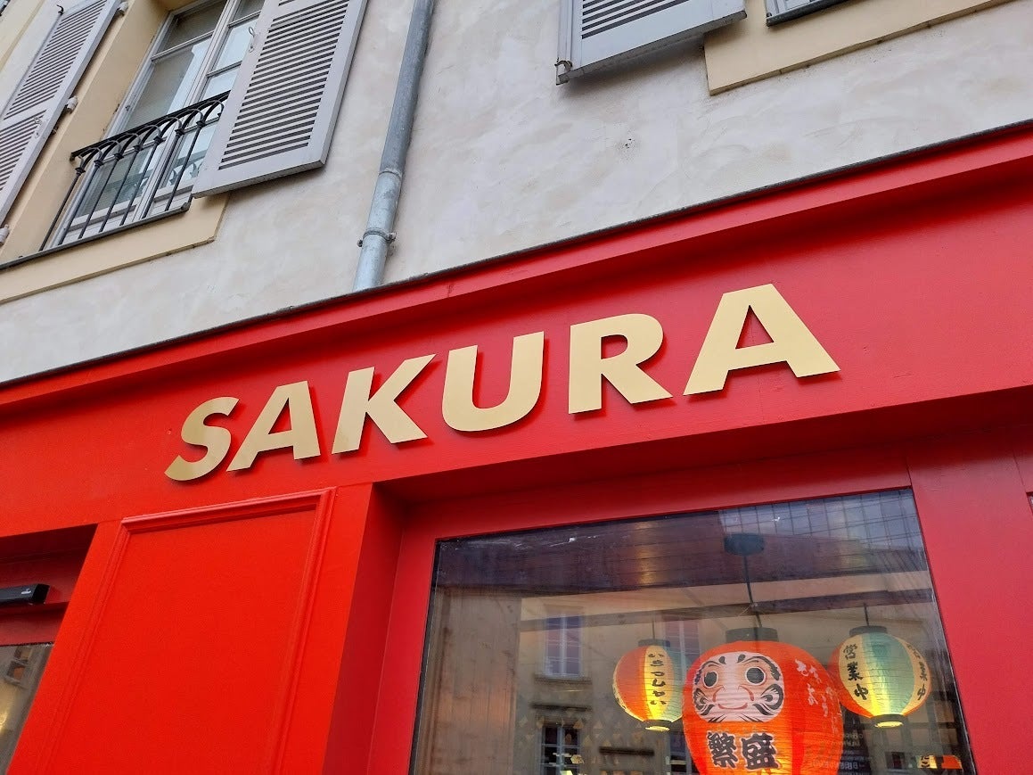 Conception et Pose de deux enseignes pour Sakura, nouveau restaurant japonais installé sur Le Mans