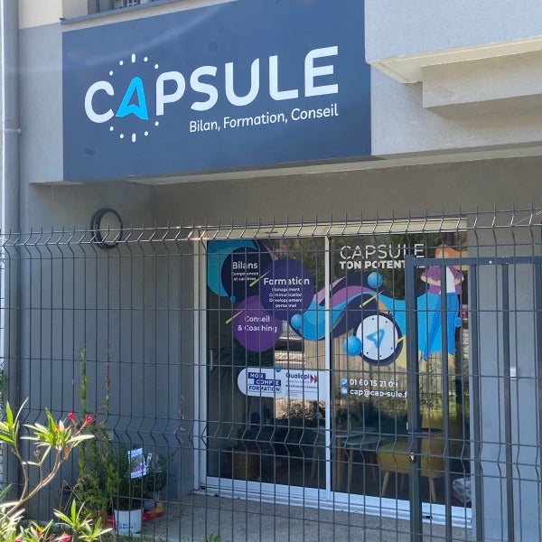 Enseigne et vitrines pour Capsule, à Sainte-Geneviève-des-Bois - Signarama Val d'Orge