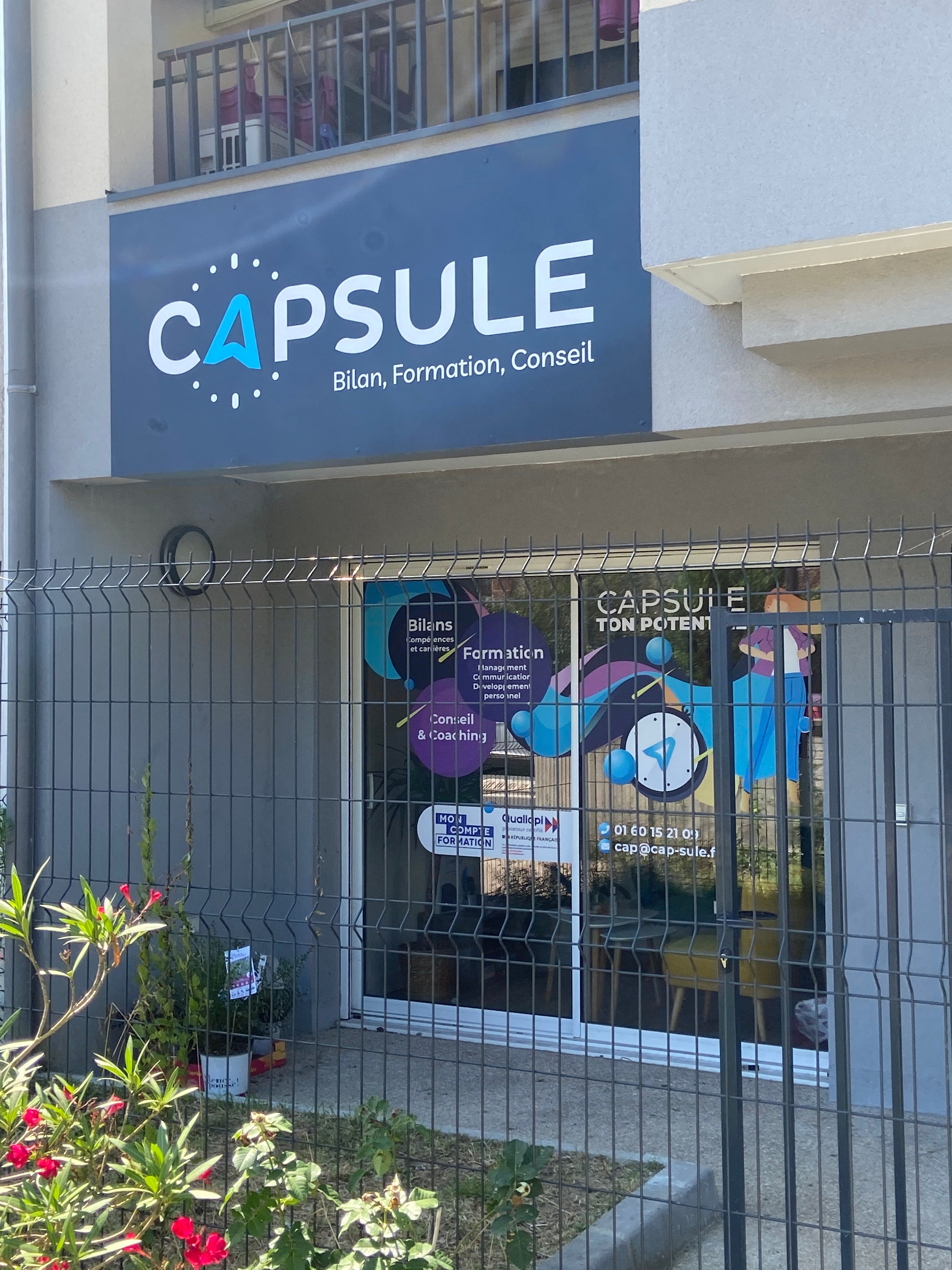 Enseigne et vitrines pour Capsule, à Sainte-Geneviève-des-Bois - Signarama Val d'Orge