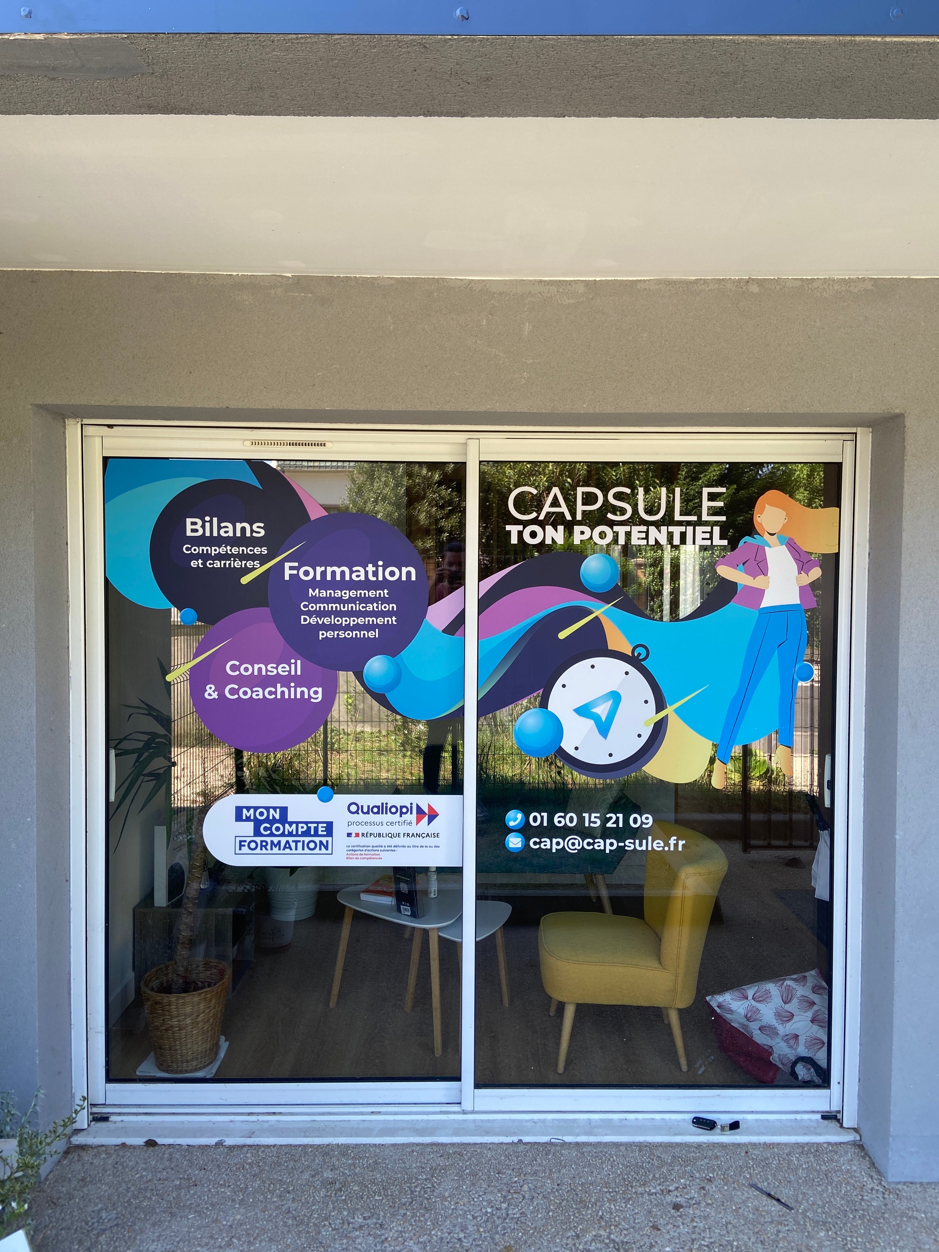 Enseigne et vitrines pour Capsule, à Sainte-Geneviève-des-Bois - Signarama Val d'Orge