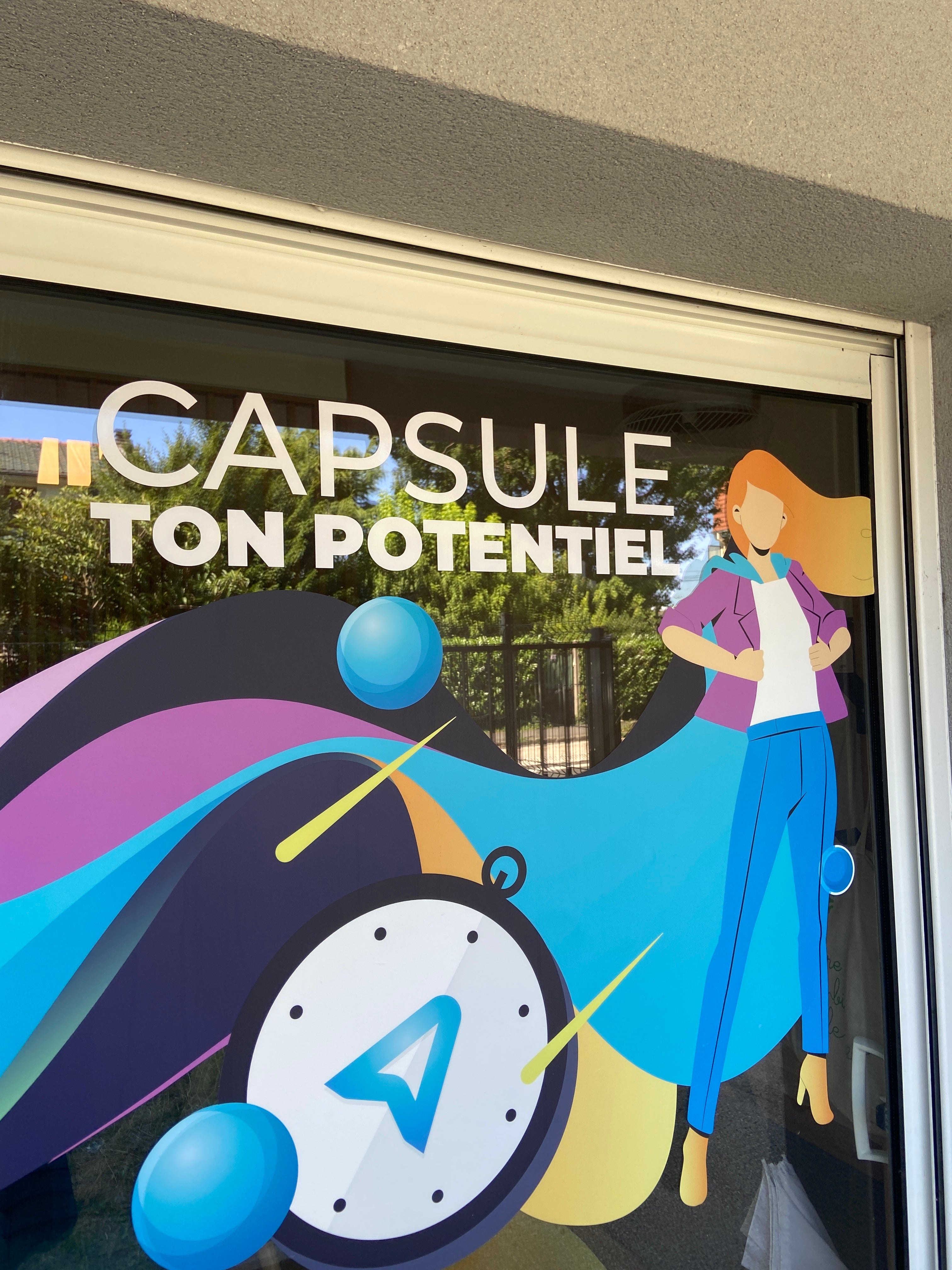 Enseigne et vitrines pour Capsule, à Sainte-Geneviève-des-Bois - Signarama Val d'Orge
