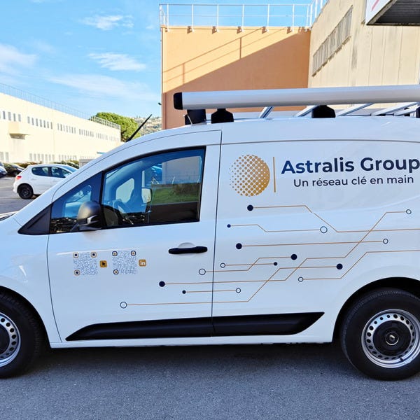 lettrage-vehicule-sur-meure-astralis-groupe-signarama-saint-laurent-du-var