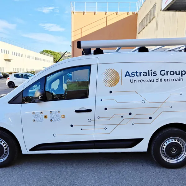 lettrage-vehicule-sur-meure-astralis-groupe-signarama-saint-laurent-du-var