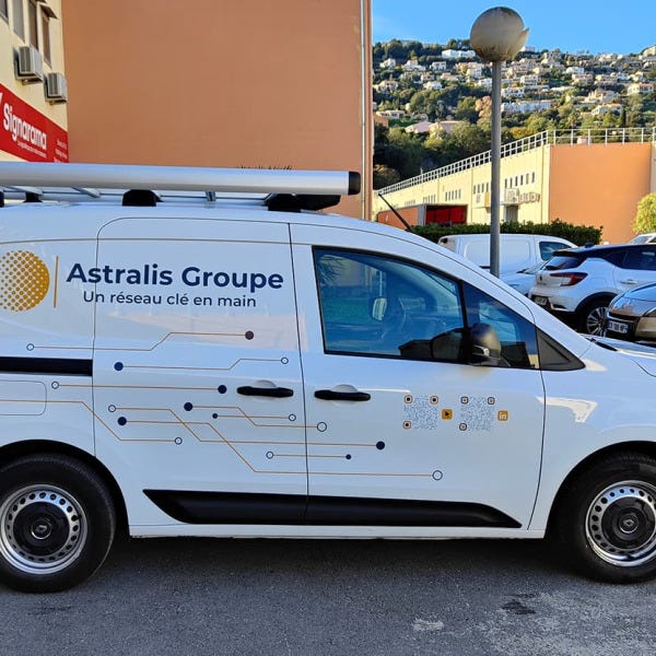 lettrage-vehicule-sur-meure-astralis-groupe-signarama-saint-laurent-du-var