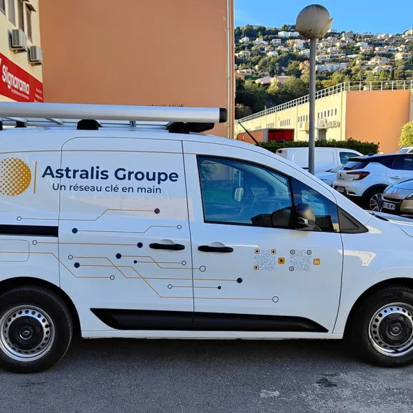 lettrage-vehicule-sur-meure-astralis-groupe-signarama-saint-laurent-du-var
