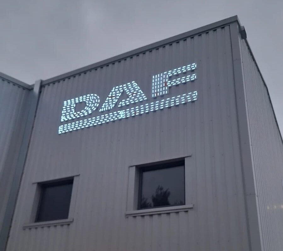 GSVI Baillargues : une enseigne lumineuse LED signée Signarama Vendargues qui capte tous les regards