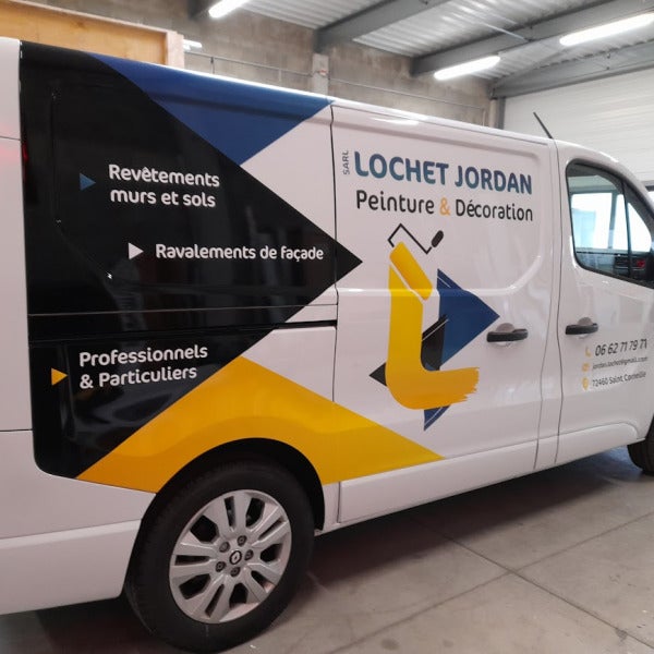 Réalisation d'un covering sur un utilitaire pour Jordan Lochet, peintre installé à Saint Corneille