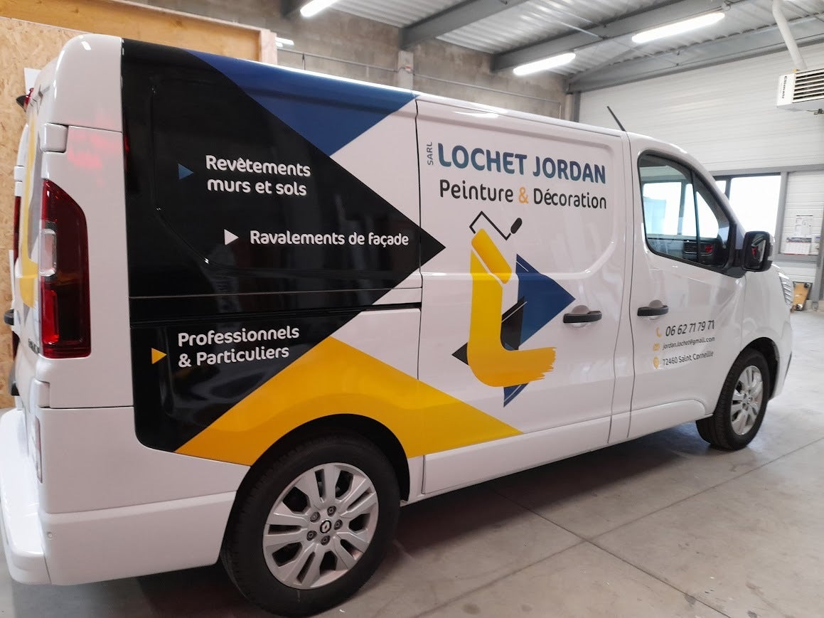 Réalisation d'un covering sur un utilitaire pour Jordan Lochet, peintre installé à Saint Corneille