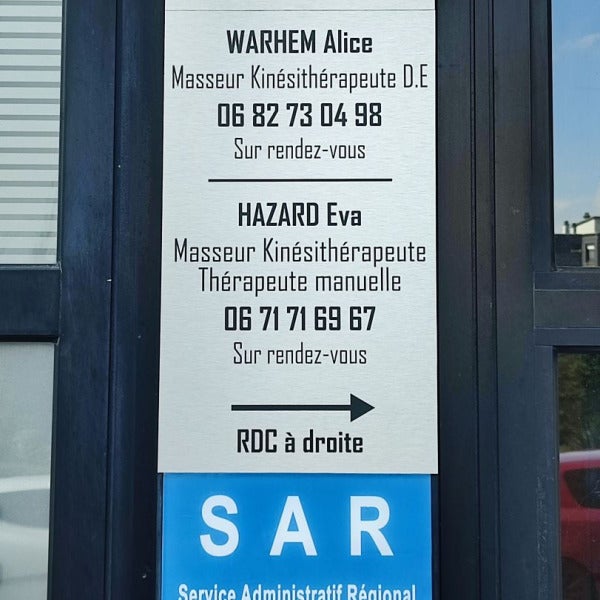 Signalétique personnalisée pour un cabinet de kinésithérapeutes par Signarama Reims