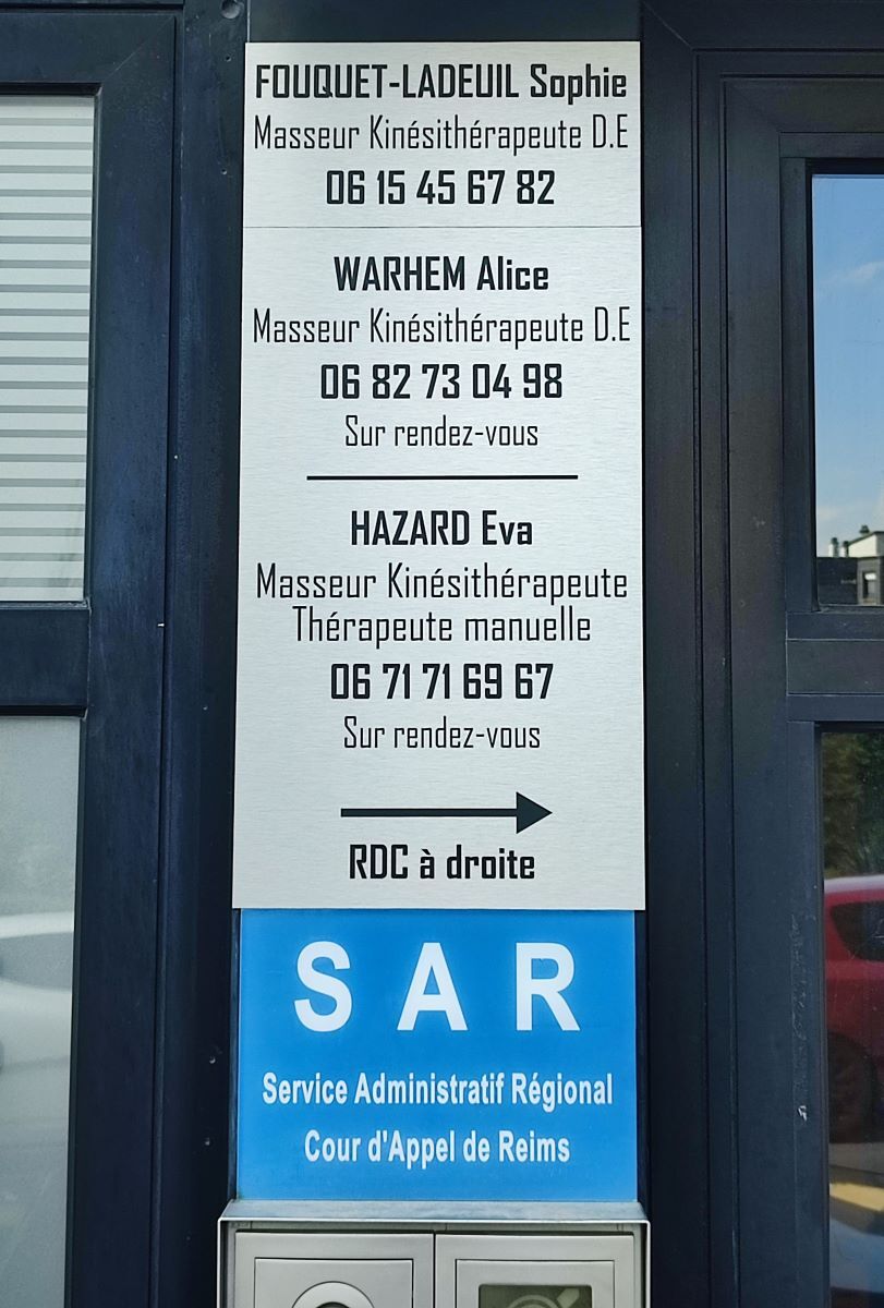 Signalétique personnalisée pour un cabinet de kinésithérapeutes par Signarama Reims