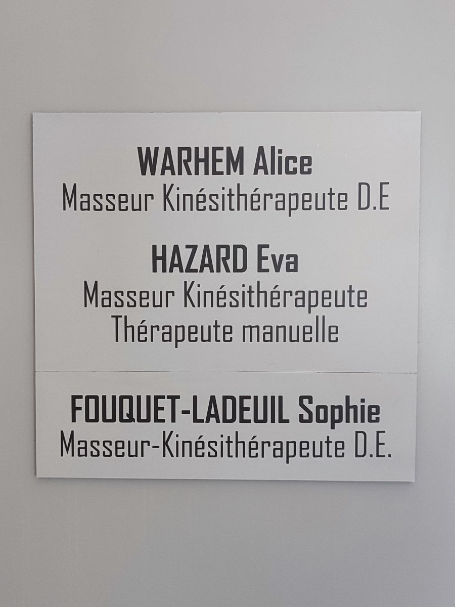 Signalétique personnalisée pour un cabinet de kinésithérapeutes par Signarama Reims