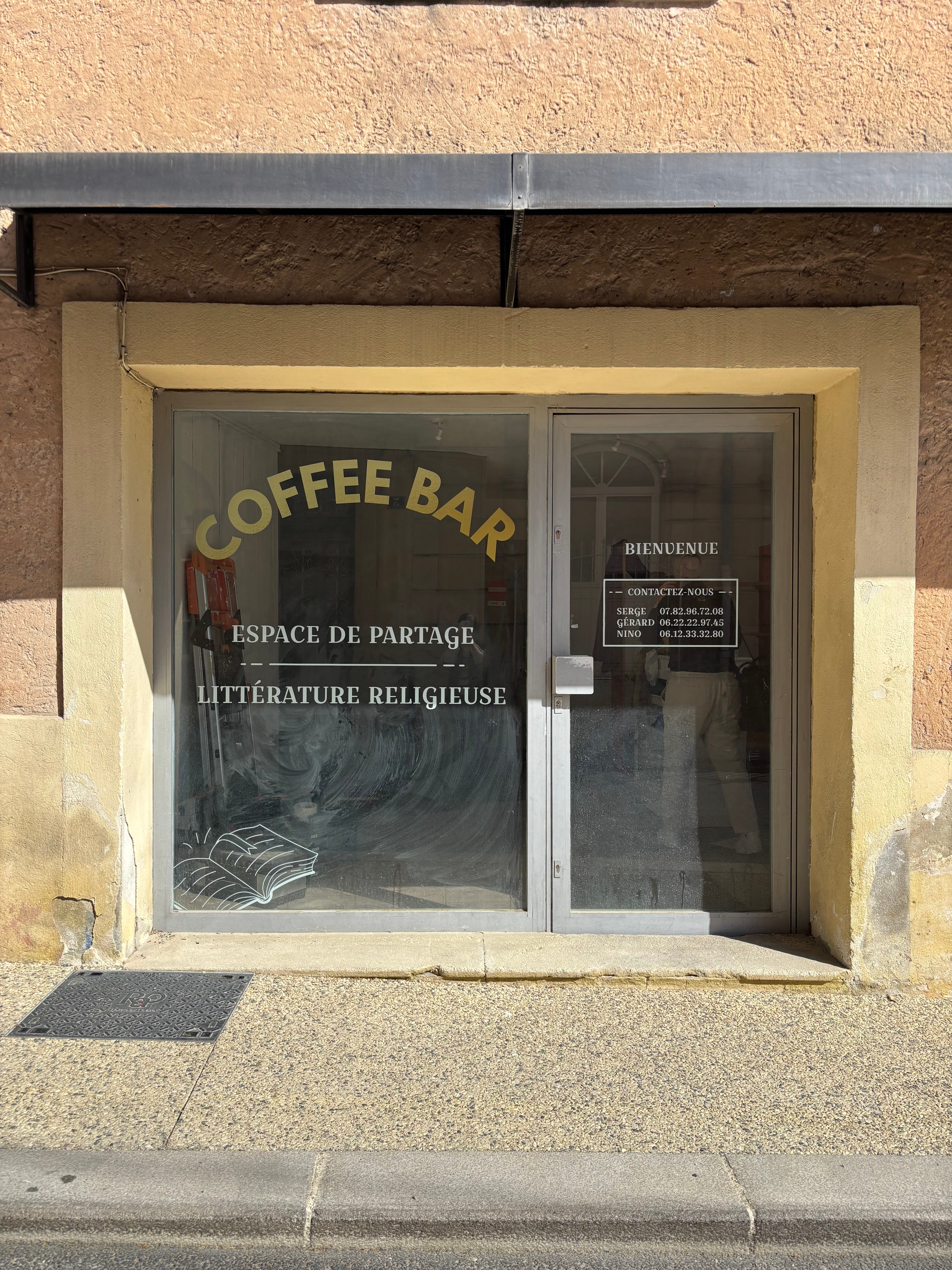 Vitrophanie d’un Coffee Bar à Monteux