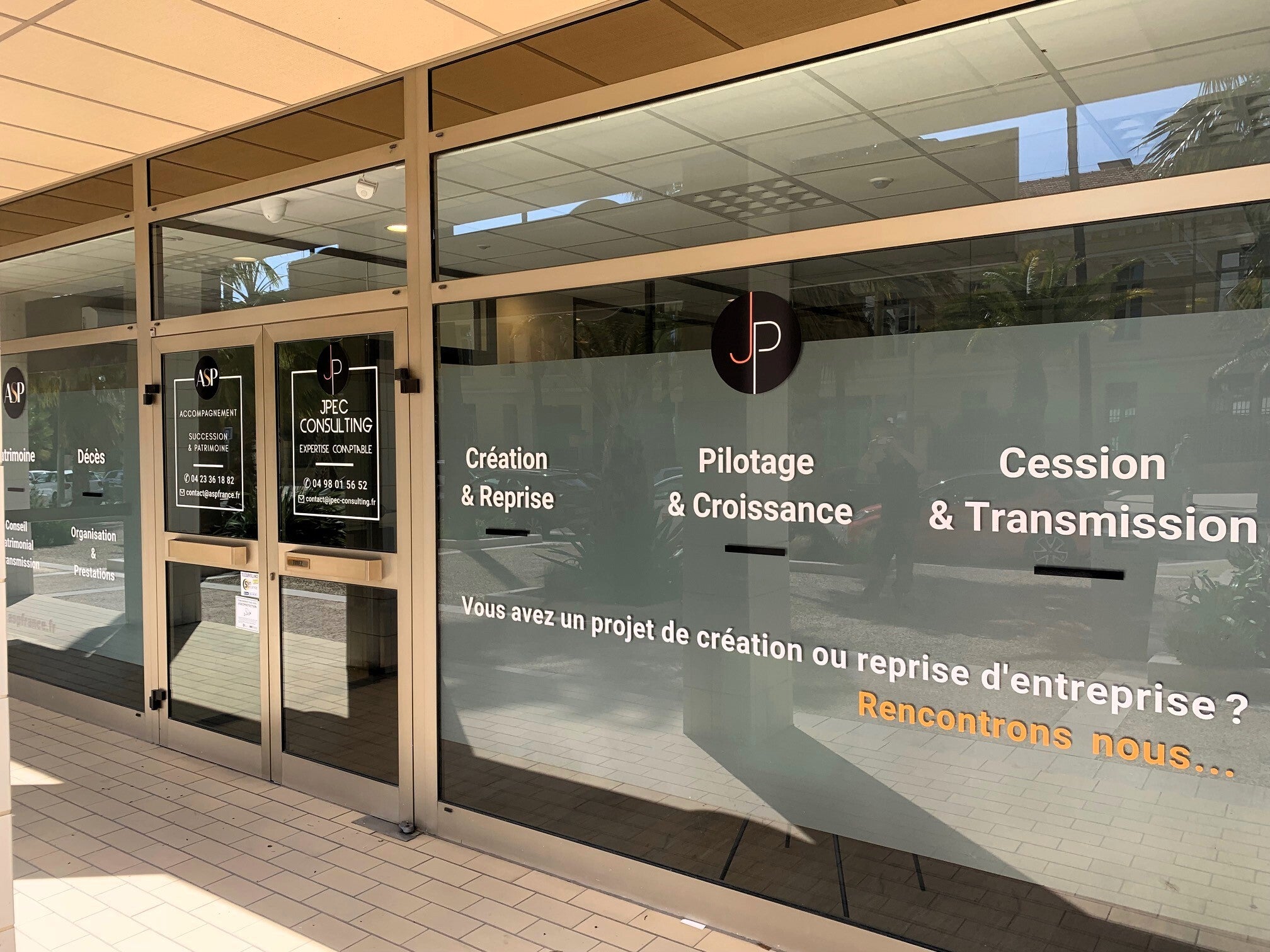 Enseigne et décoration vitrines