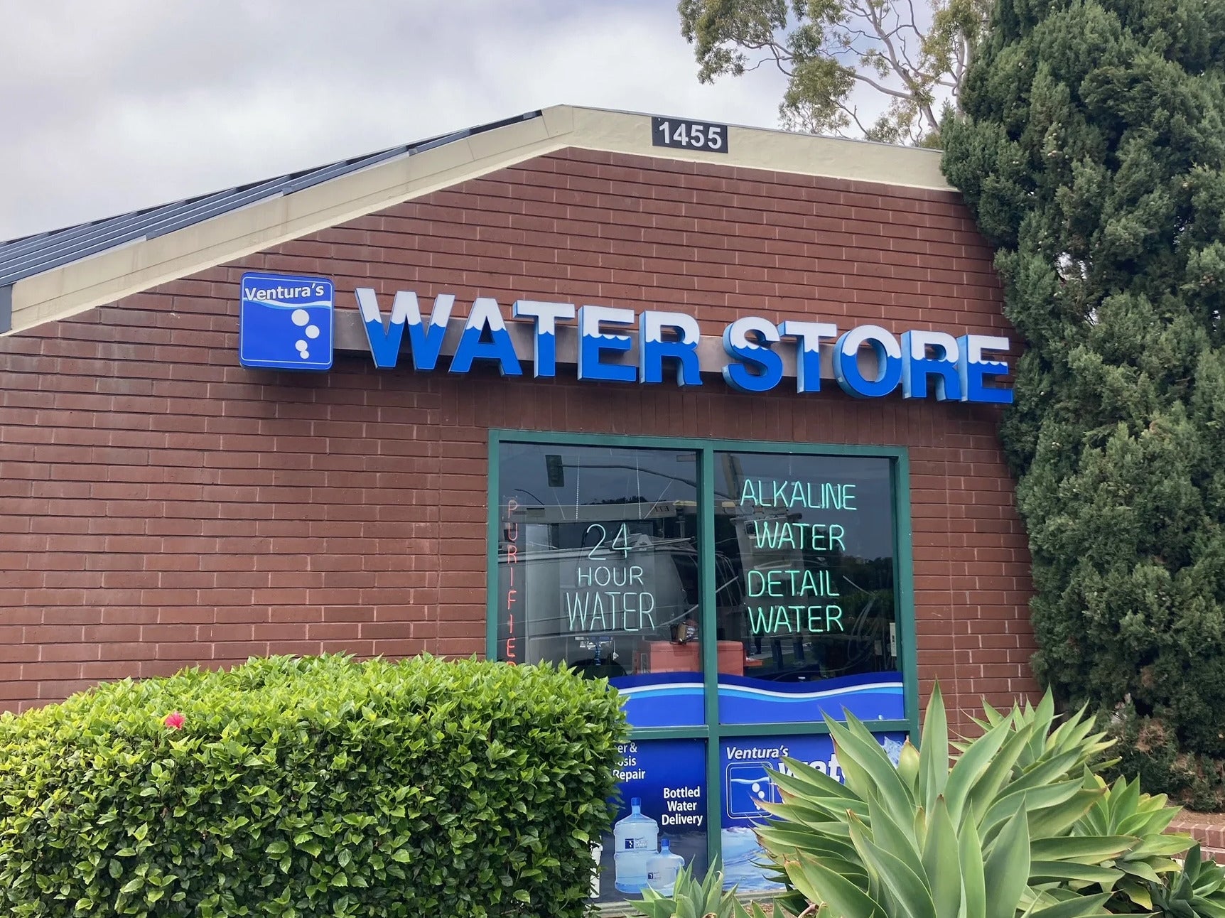 A Fresh Splash: Ventura’s Water Store Gets a Sign Makeover