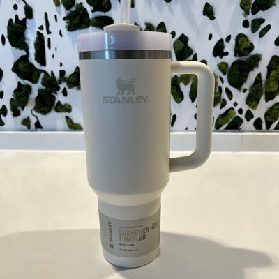 https://cdn.gorilladash.com/images/media/16905247/fully-promoted-usa-ams-stanley-cup-2-square-680beda3b3460.jpg?auto=webp&crop=1%3A1%2Csmart&width=400