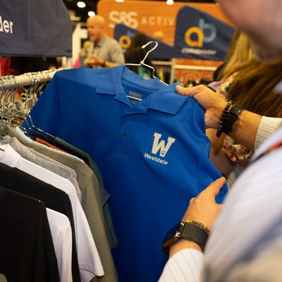https://cdn.gorilladash.com/images/media/16912100/fully-promoted-usa-mm-0425-polo-square-680fb52628b96.jpg?auto=webp&crop=1%3A1%2Csmart&width=400