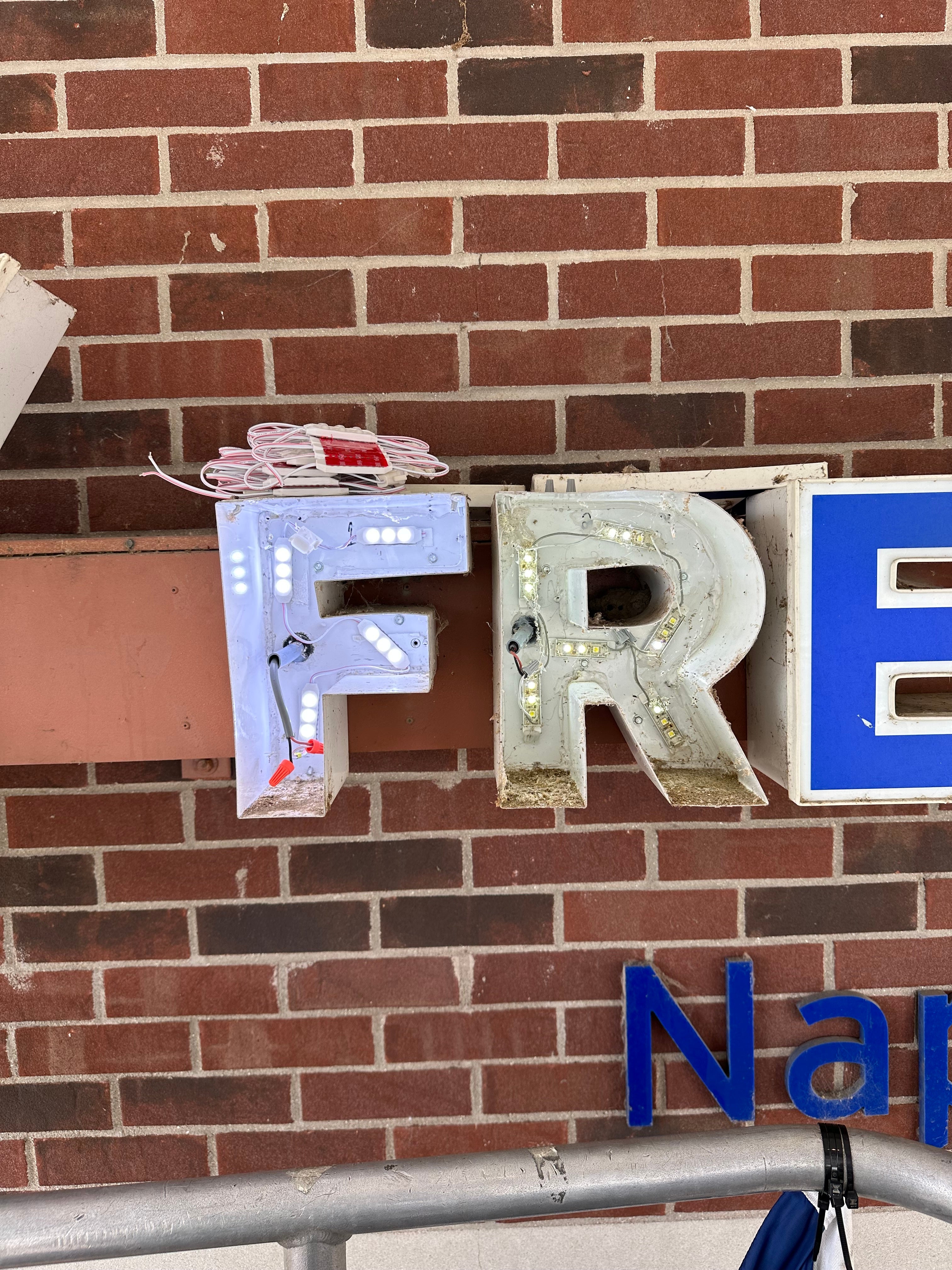Branding 101: How Signage Builds Trust with Customers in Tampa