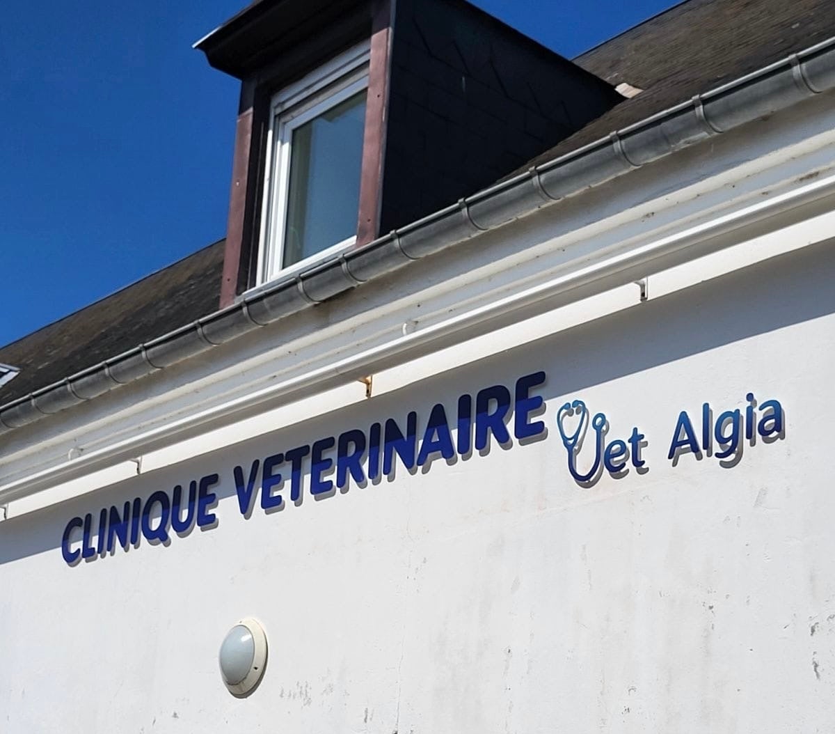 Votre enseigne en lettres découpées en aluminium composite