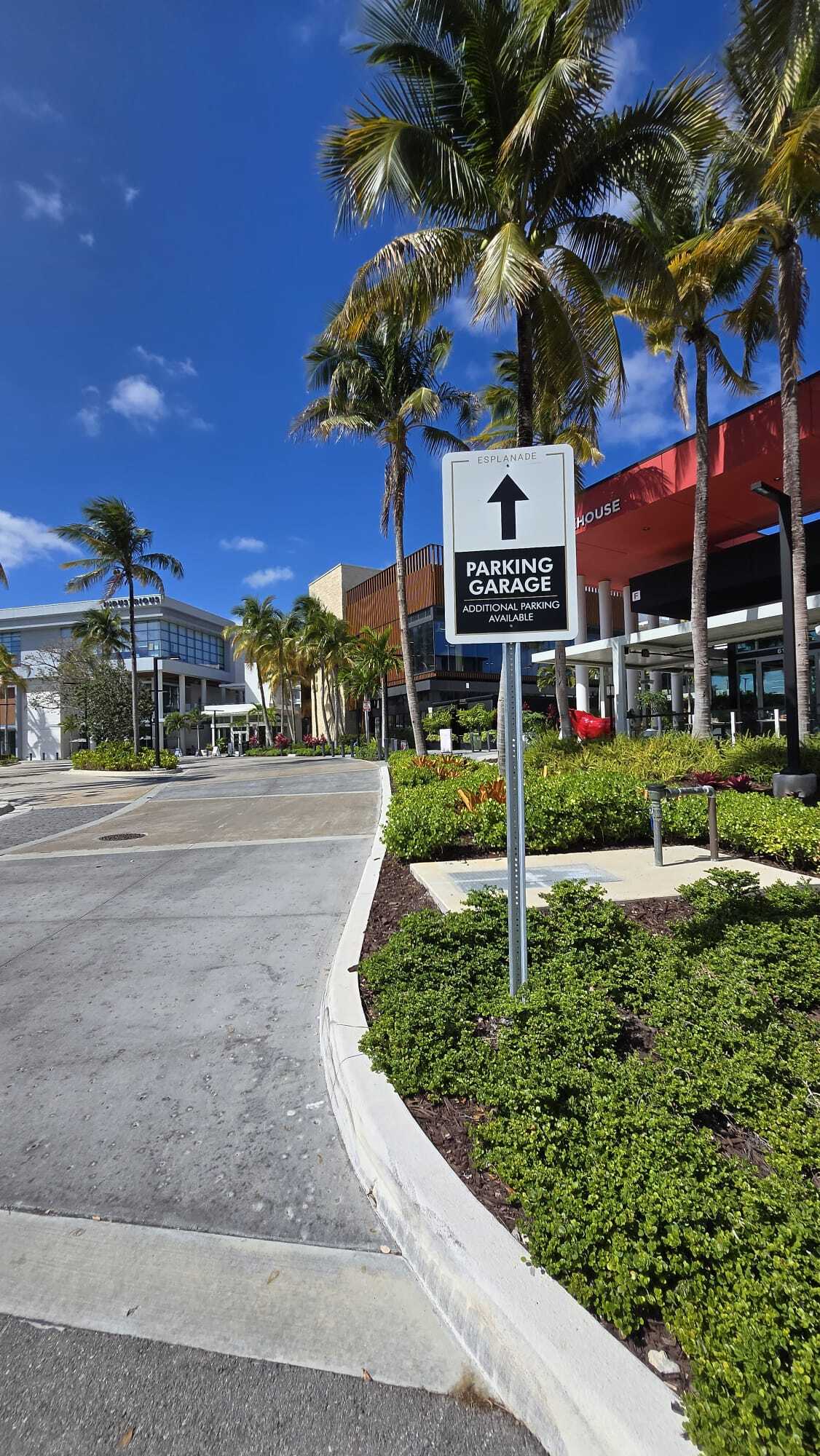 Guiding the Way: Reflective Parking Signs for Esplanade at Aventura