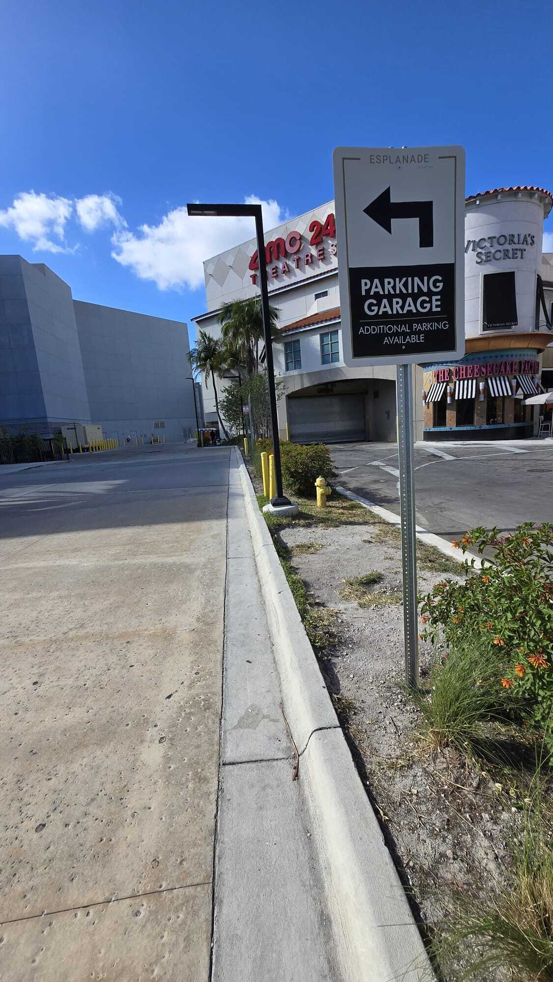 Guiding the Way: Reflective Parking Signs for Esplanade at Aventura