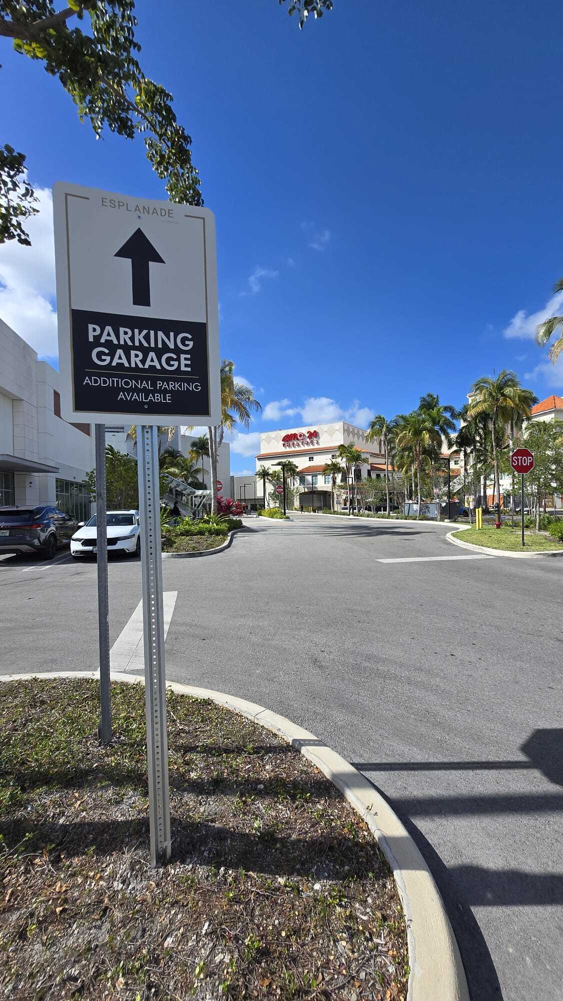 Guiding the Way: Reflective Parking Signs for Esplanade at Aventura