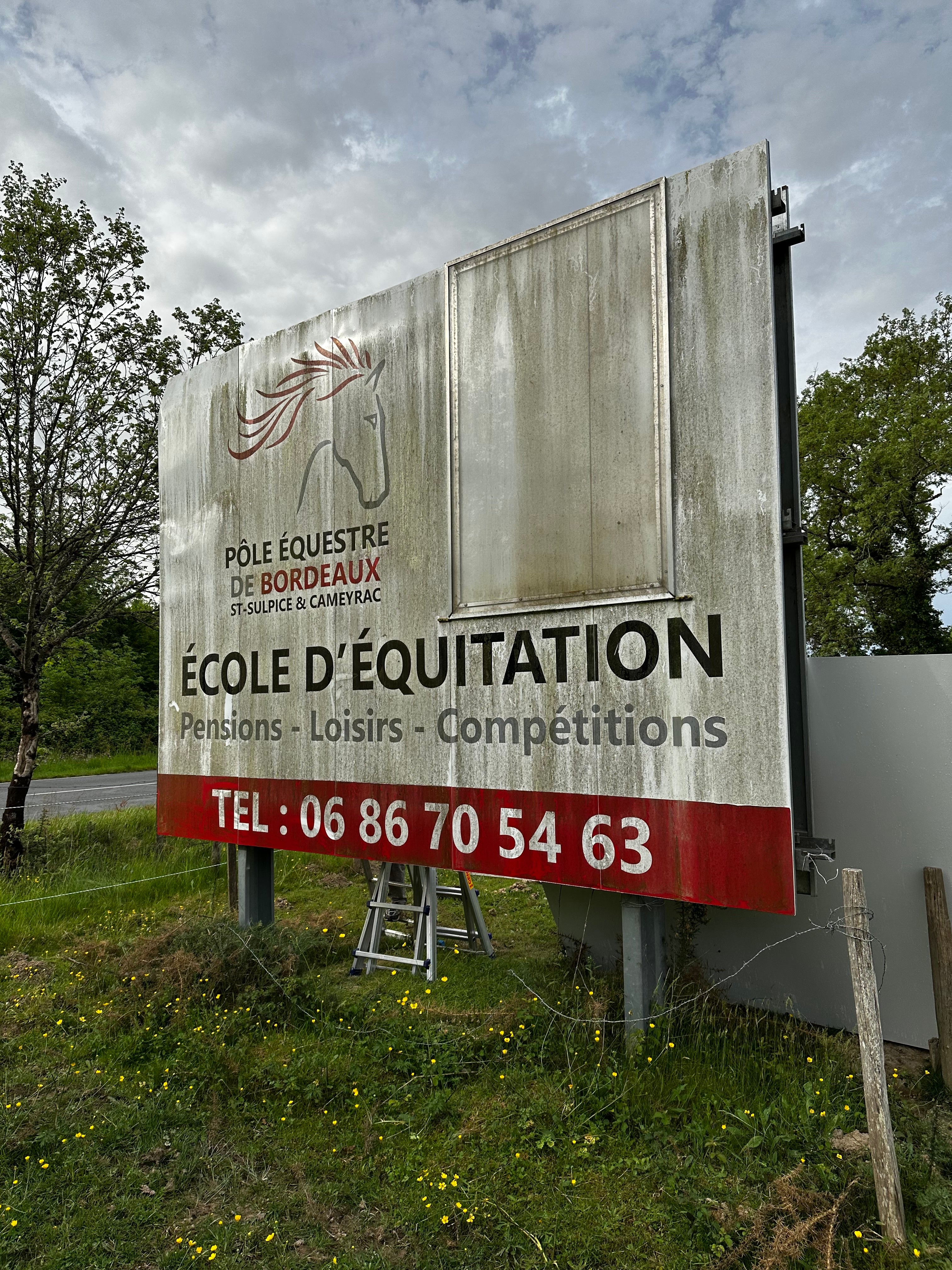Remise en état d'un panneau 4 par 3 pour le Pôle Equestre de Bordeaux Saint Sulpice