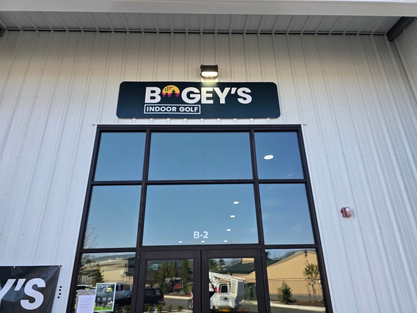 Bogey’s Indoor Golf Storefront Sign - Arlington, WA