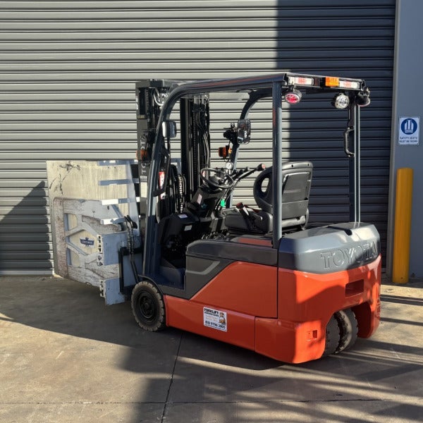 Used Toyota Electric Forklift #2260 Appliance Clamp