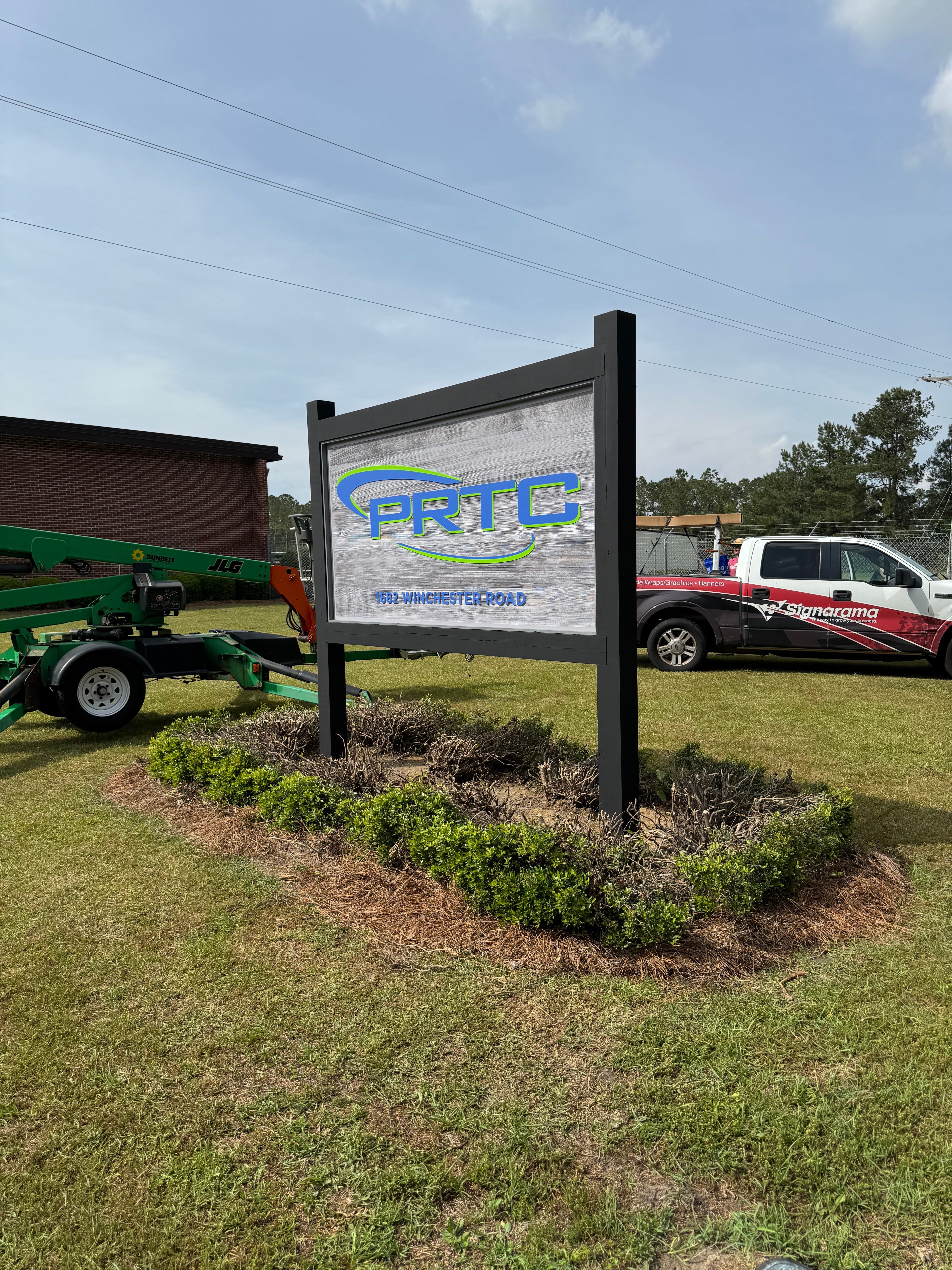 Freestanding & Standalone Signs
