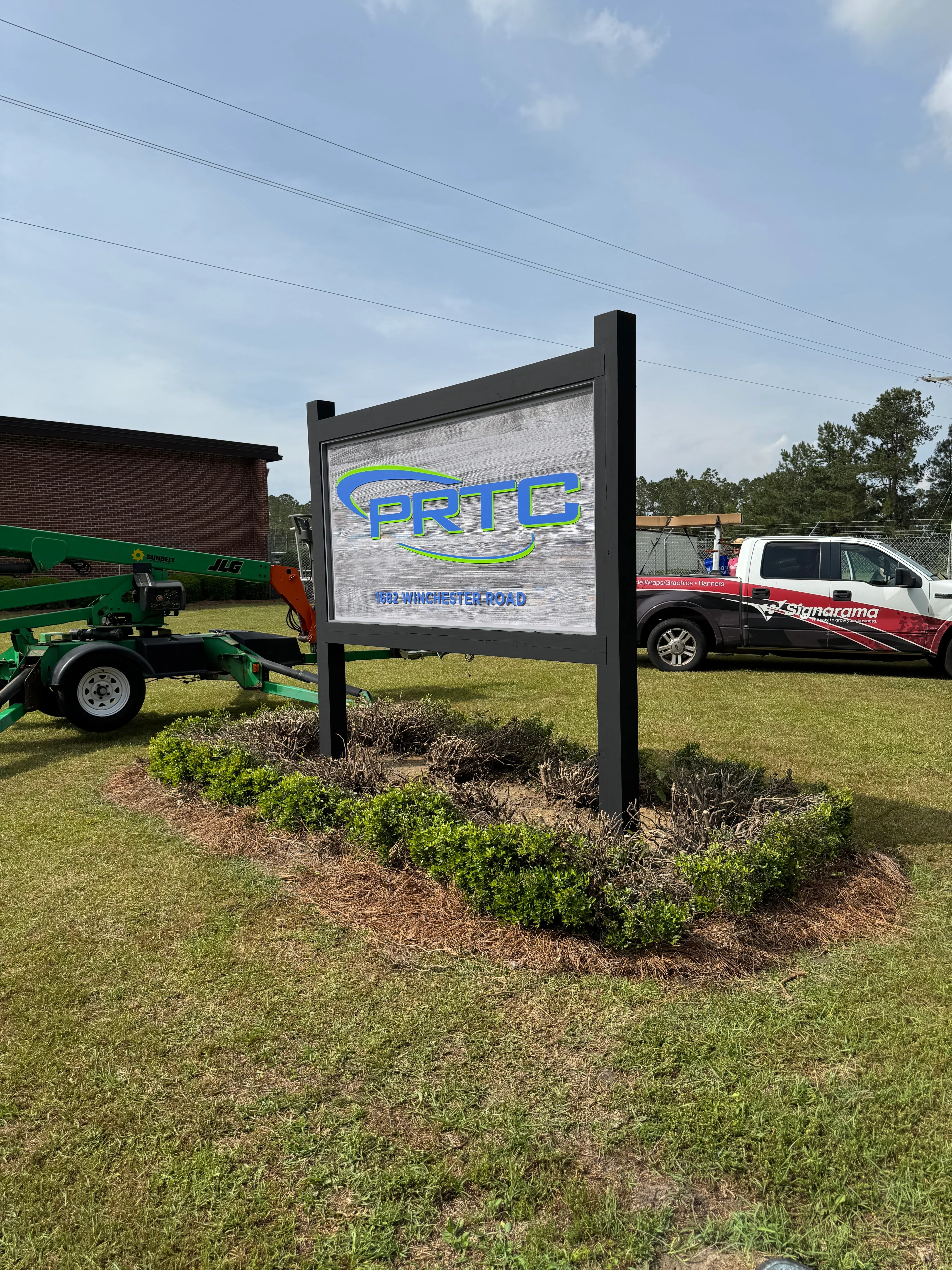 Freestanding & Standalone Signs