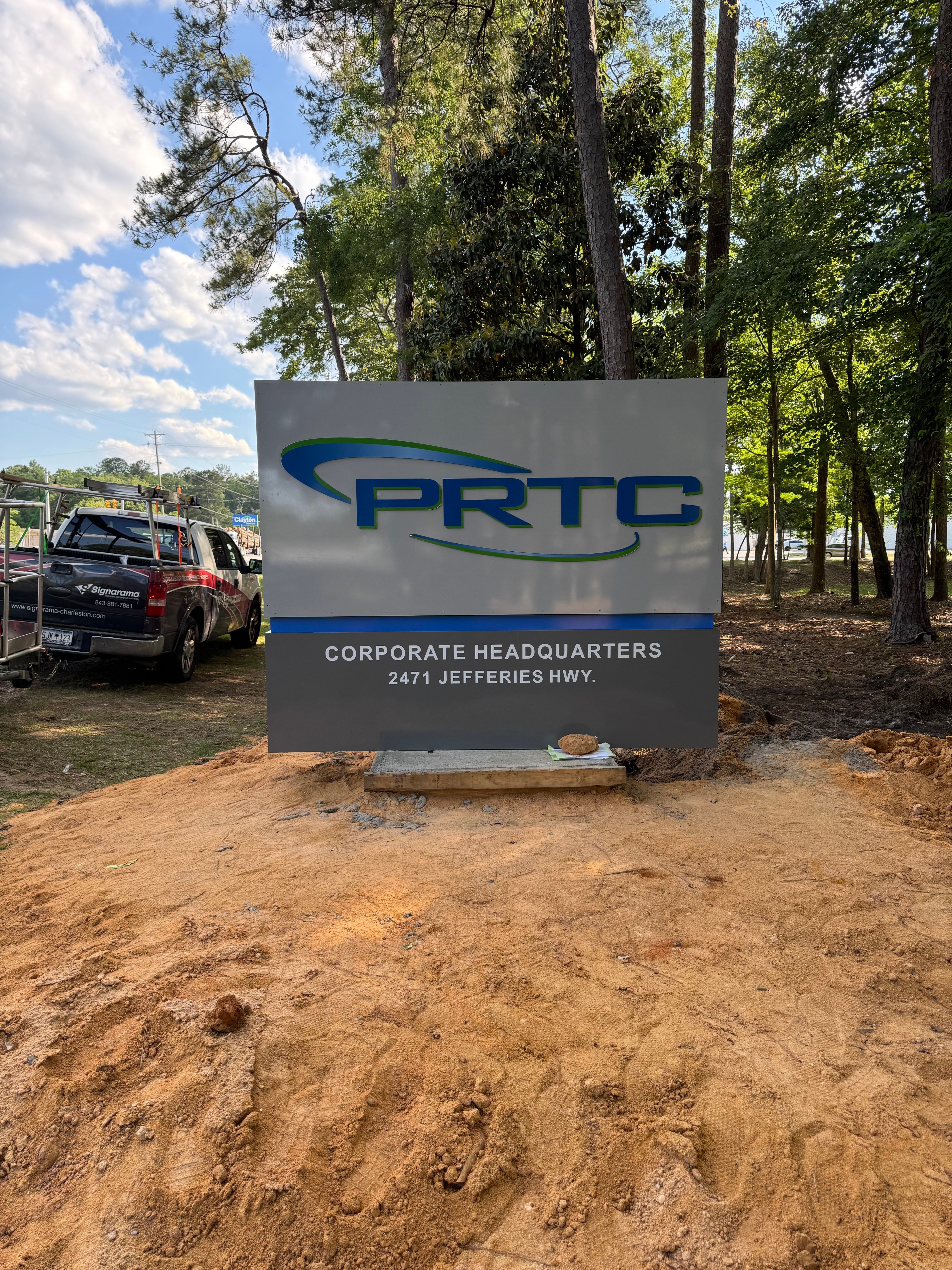 Freestanding & Standalone Signs