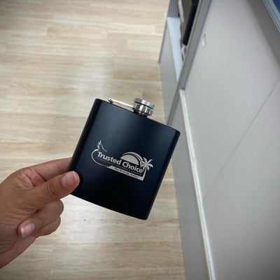 https://cdn.gorilladash.com/images/media/16959316/fully-promoted-usa-custom-flasks-square-681a8acd59ed0.jpg?auto=webp&crop=1%3A1%2Csmart&width=400